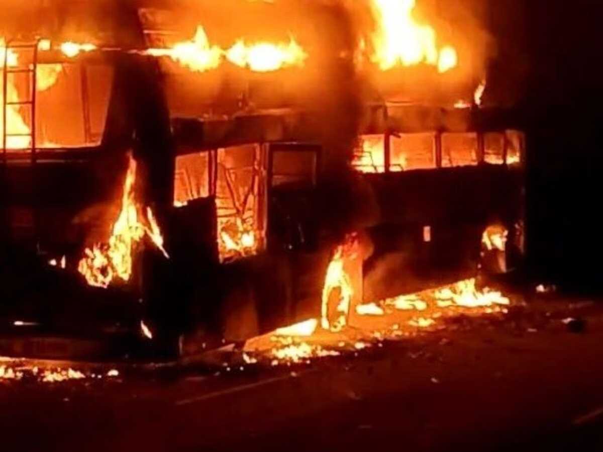 बंगाल के खड़गपुर में बस में आग लगने से एक की मौत, 36 घायल