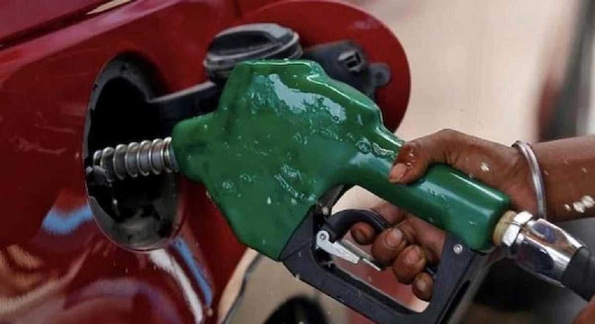 पेट्रोल-डीजल के दाम स्थिर, कच्चे तेल की कीमत 90 डॉलर प्रति बैरल से नीचे पेट्रोल-डीजल के दाम स्थिर, कच्चे तेल की कीमत 90 डॉलर प्रति बैरल से नीचे