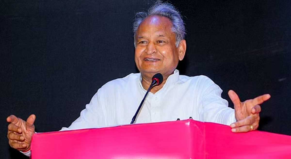 सामाजिक सरोकार को केन्द्र में रख कर हो पत्रकारिता : गहलोत