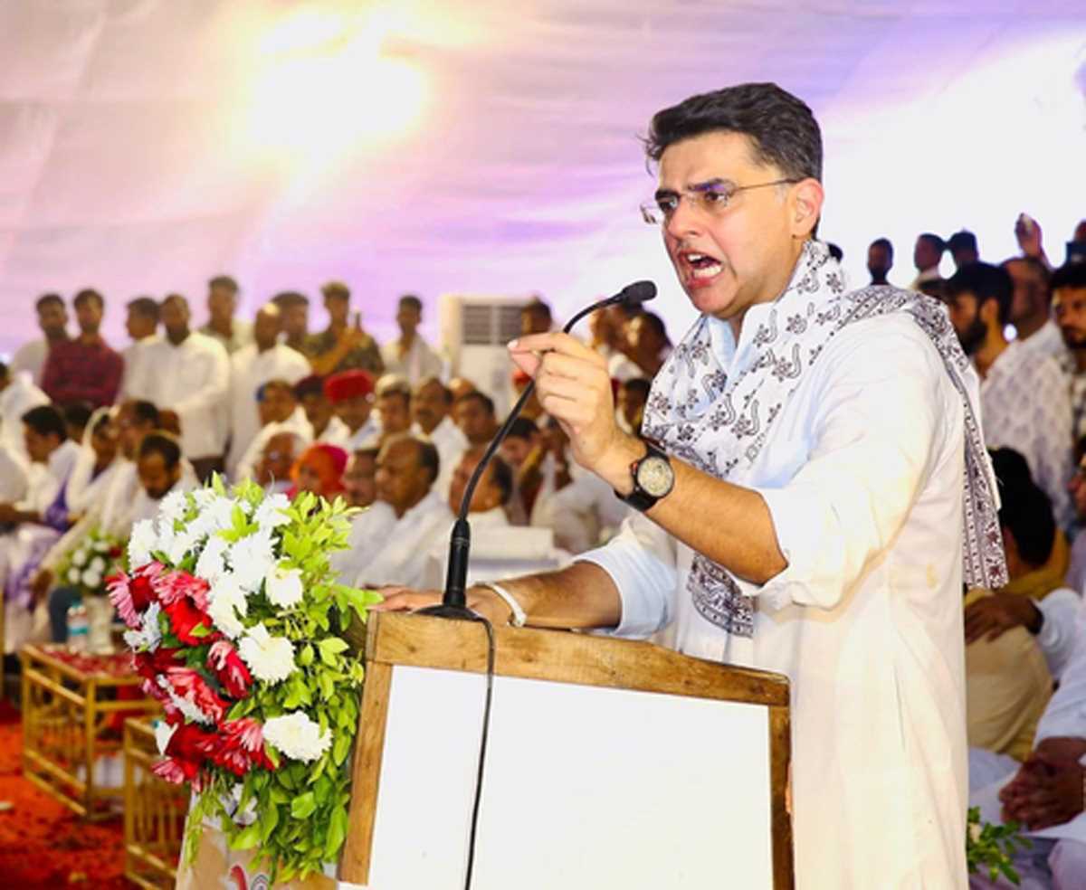 राजस्थान : पायलट खेमे के नेता सुरेश मिश्रा भाजपा में शामिल राजस्थान : पायलट खेमे के नेता सुरेश मिश्रा भाजपा में शामिल