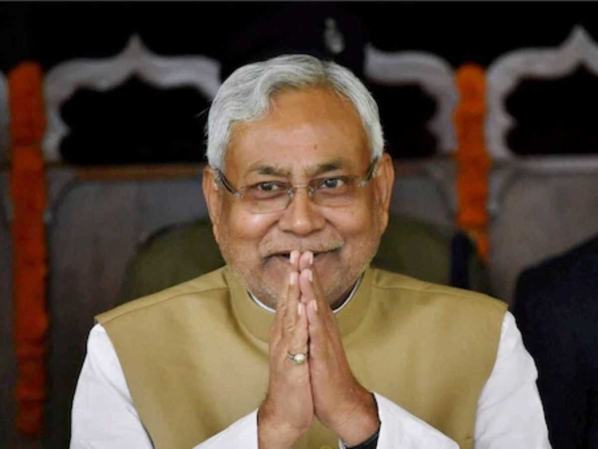 विपक्षी नेताओं से मिलने दिल्ली पहुंचे नीतीश कुमार