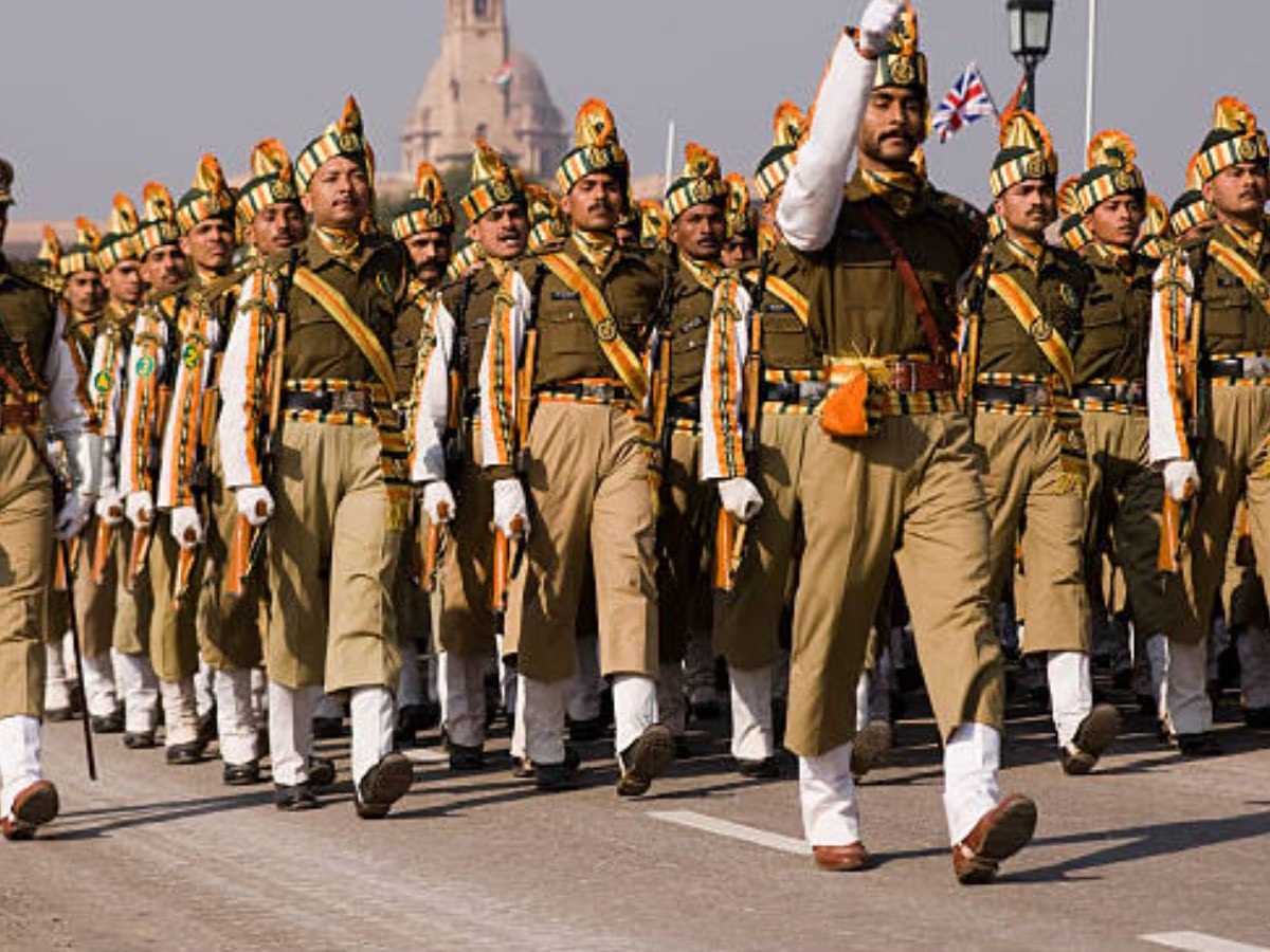 गणतंत्र दिवस परेड का हिस्सा होगा रेलवे सुरक्षा बल, तैयारी में जुटे जवान