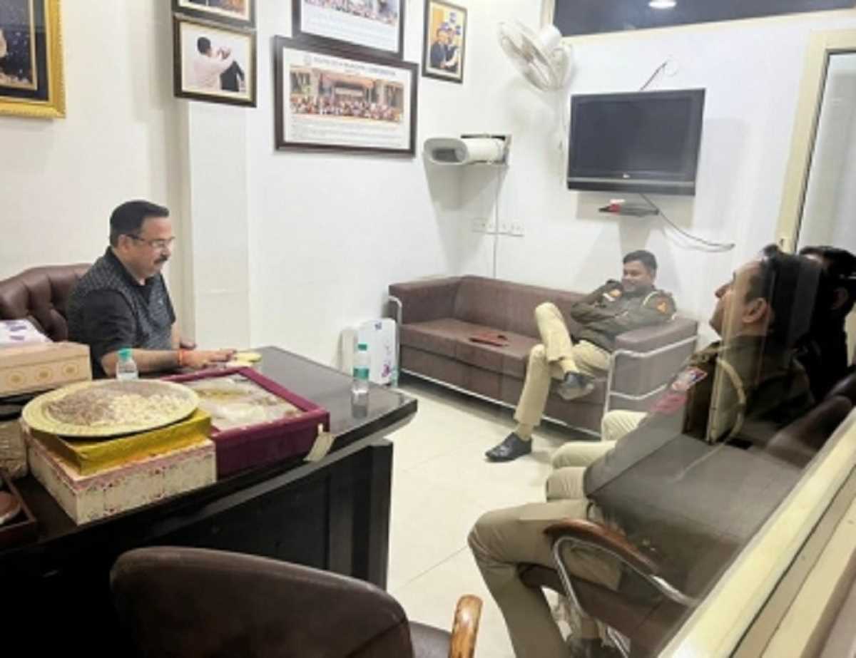 आप नेताओं का दावा, हमें दिल्ली पुलिस ने नजरबंद कर दिया है