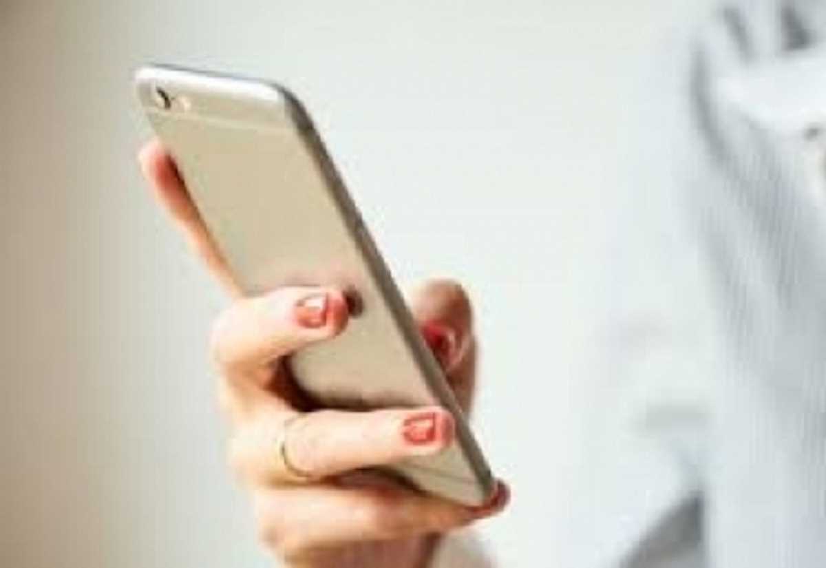 वैश्विक कारकों के चलते भारत के स्मार्टफोन बाजार में मामूली वृद्धि की संभावना