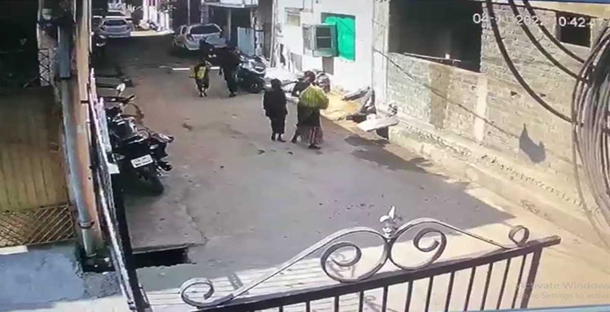 भिखारी बनकर चोरों ने की घर की रेकी फिर किया हाथ साफ वारदात सीसीटीवी में कैद