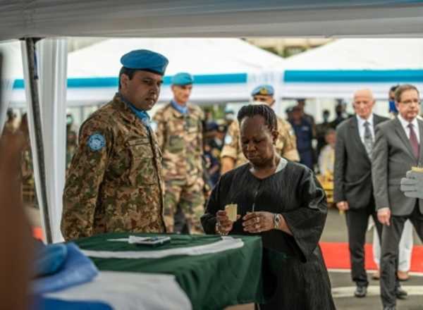 कांगो हेलीकॉप्टर दुर्घटना में मारे गए 8 शांति सैनिकों को संयुक्त राष्ट्र ने दी श्रद्धांजलि कांगो हेलीकॉप्टर दुर्घटना में मारे गए 8 शांति सैनिकों को संयुक्त राष्ट्र ने दी श्रद्धांजलि