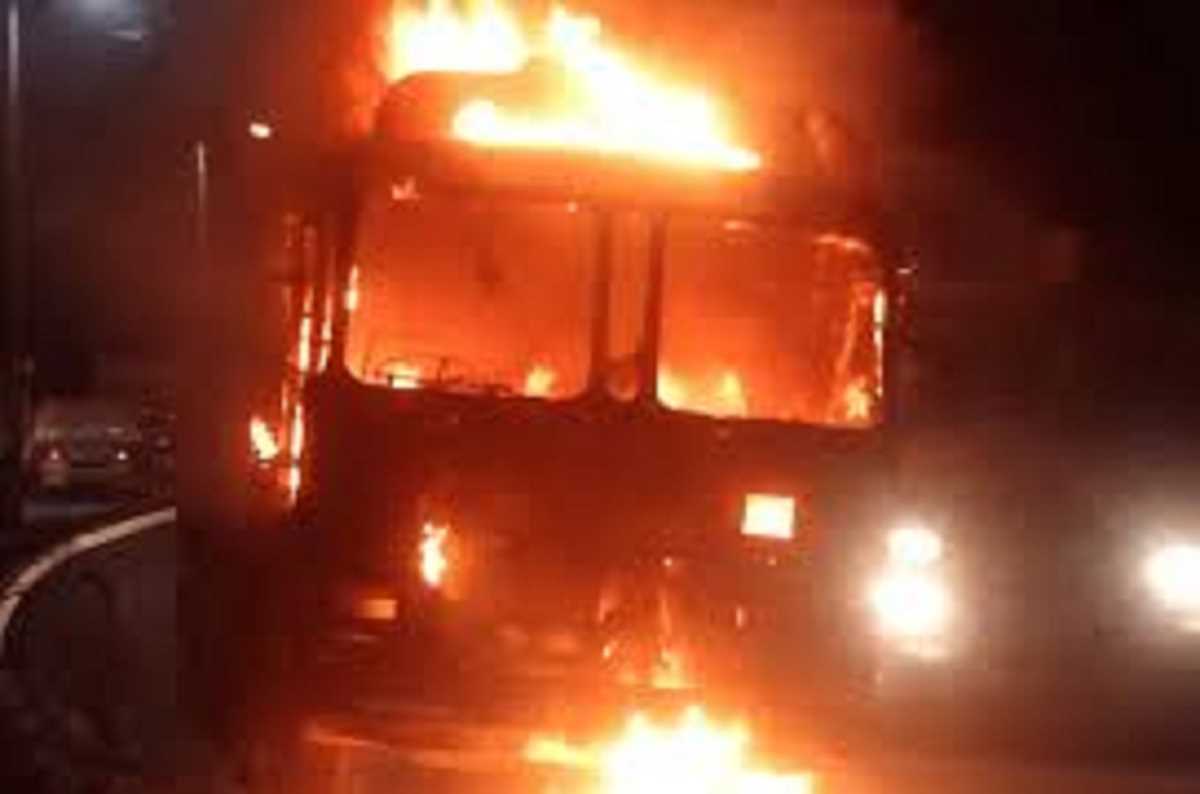 हरियाणा में दो ट्रकों की भीषण टक्कर में दो जिंदा जले