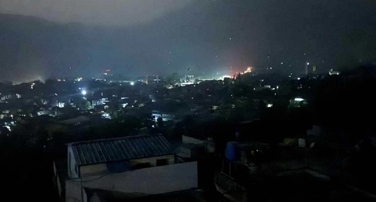 पाकिस्तानी ठिकानों पर भारतीय सेना के विमानों का हमला पाकिस्तानी ठिकानों पर भारतीय सेना के विमानों का हमला