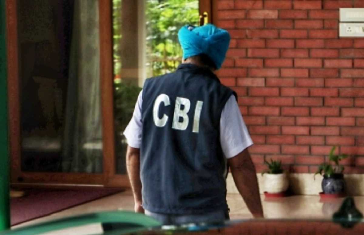 सीबीआई ने 50 लाख रुपये की रिश्वत मामले में रेलवे अधिकारी समेत 7 को किया गिरफ्तार सीबीआई ने 50 लाख रुपये की रिश्वत मामले में रेलवे अधिकारी समेत 7 को किया गिरफ्तार