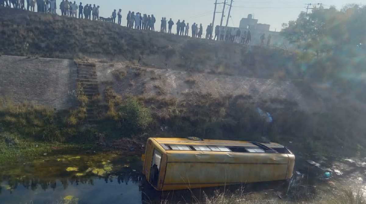 कैथल में स्कूली छात्रों से भरी बस नहर में गिरी, आठ बच्चों समेत 10 लोग गंभीर रूप से घायल