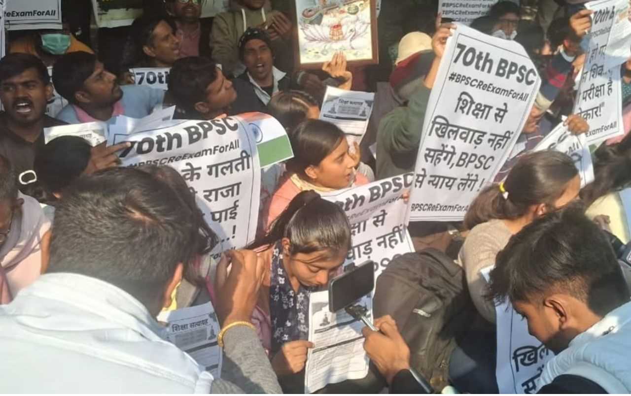 पटना : बीपीएससी की 70वीं पीटी परीक्षा रद्द करने की मांग को लेकर फिर से सड़क पर उतरे छात्र
