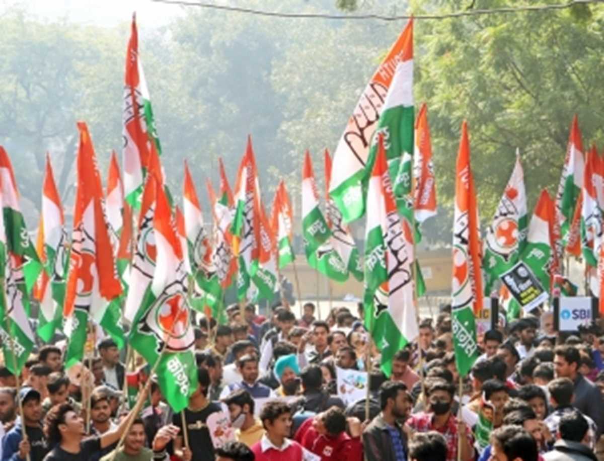 केरल में कांग्रेस सबसे आगे, सीपीएम के नेतृत्व वाला एलडीएफ पिछड़ा; भाजपा तीसरे नंबर पर