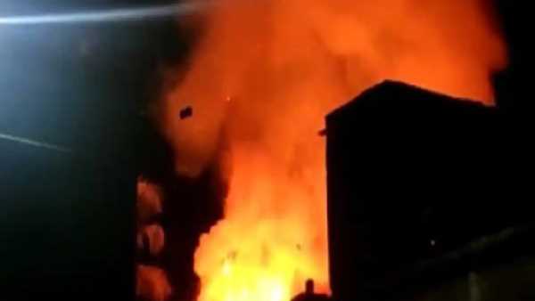 गोकुलपुरी इलाके में लगी भीषण आग से 60 झुग्गियां खाक, 7 लोगों की मौत, सीएम केजरीवाल ने जताया दुख