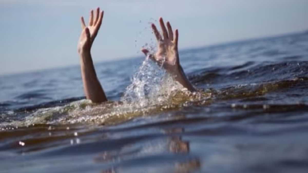 झील में रील बनाने के चक्कर में डूबने लगे आधा दर्जन लोग, वनकर्मियों ने बचाई सभी की जान