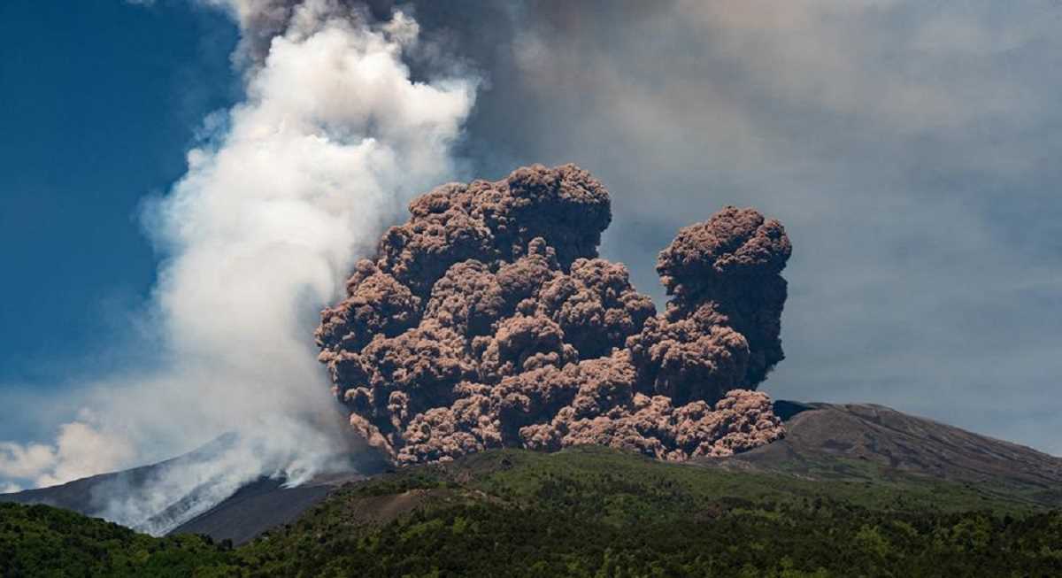 कितना खतरनाक है दुनिया का सबसे ज्यादा सक्रिय ज्वालामुखी, माउंट एटना