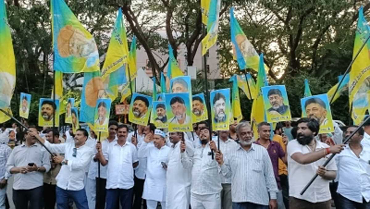 कर्नाटक में कांग्रेस विधायक दल की बैठक से पहले वोक्कालिगा संत ने शिवकुमार का समर्थन किया