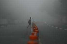 राजधानी दिल्ली में बरकरार हैं ठंड और कोहरे का कहर