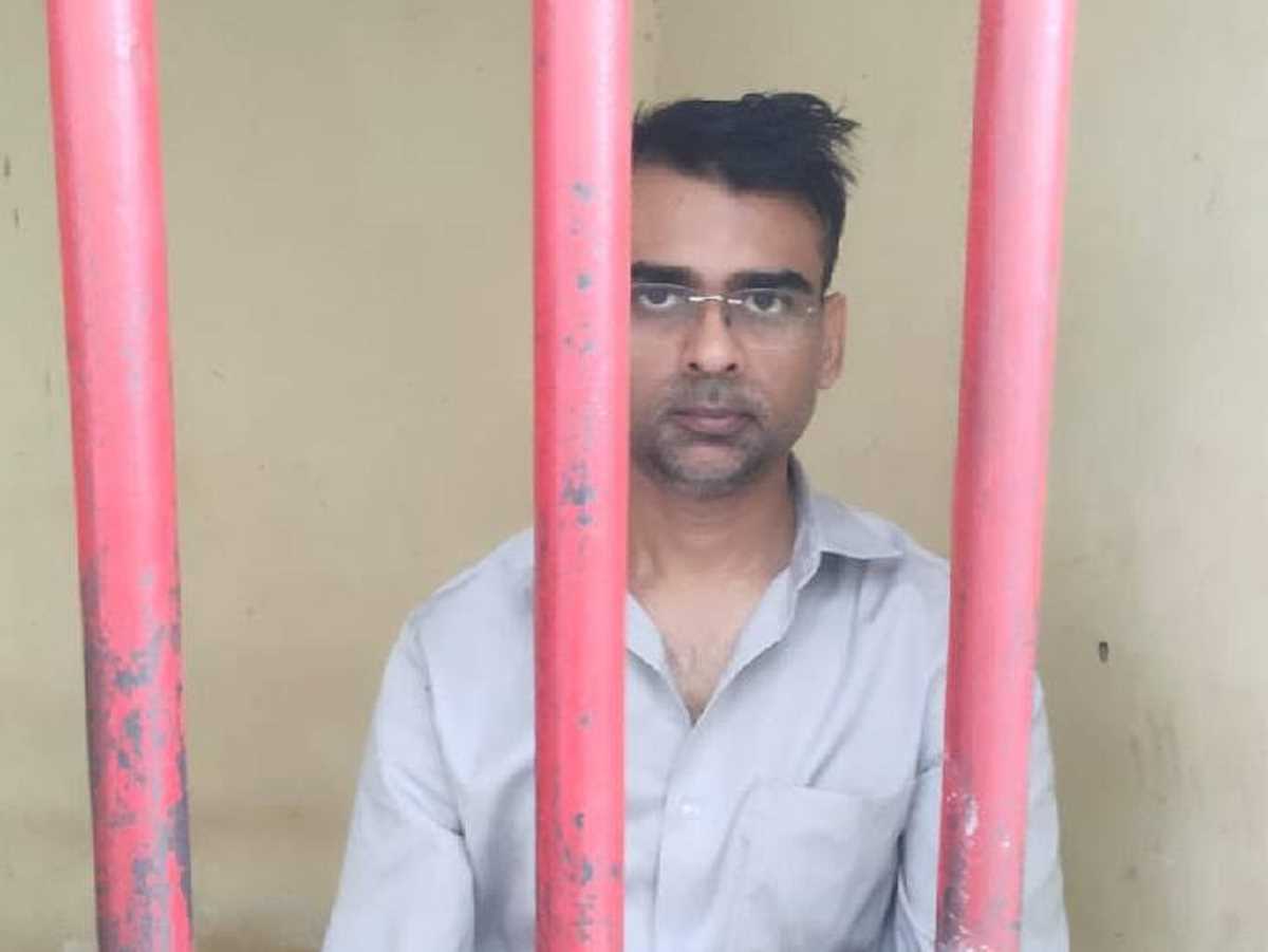 सिक्योरिटी इंचार्ज पर कार चढ़ाने वाला रेपिस्ट गिरफ्तार