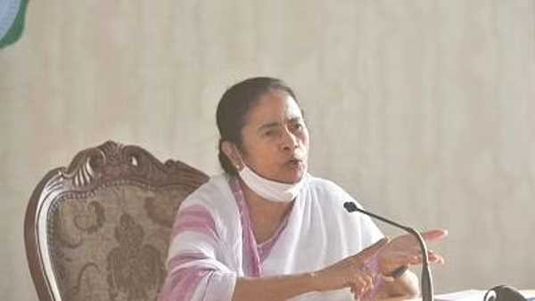 ममता को बनारस में काले झंडे दिखाए, बोलीं, मैं डरती नहीं