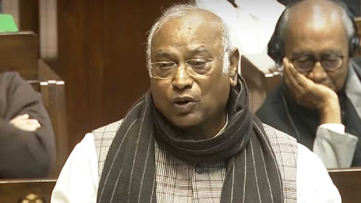 जब संविधान लागू हुआ तब आरएसएस ने किया था विरोध, ऐसे लोग आज हमें पाठ पढ़ा रहे हैं : मल्लिकार्जुन खरगे