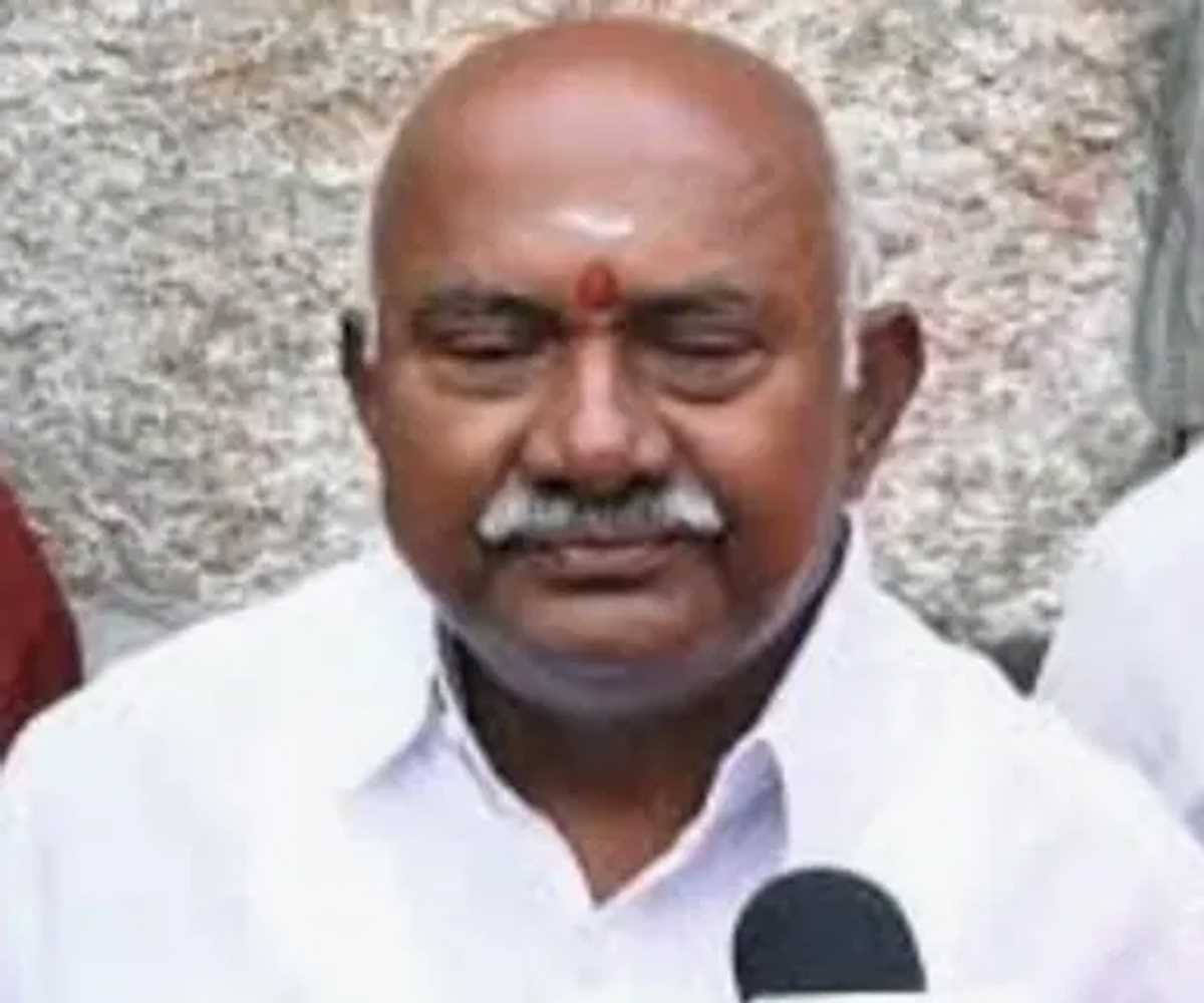 भाजपा एमएलसी विश्वनाथ ने सीपी योगेश्वर को धोखेबाज कहा, कांग्रेस पर साधा निशाना भाजपा एमएलसी विश्वनाथ ने सीपी योगेश्वर को धोखेबाज कहा, कांग्रेस पर साधा निशाना