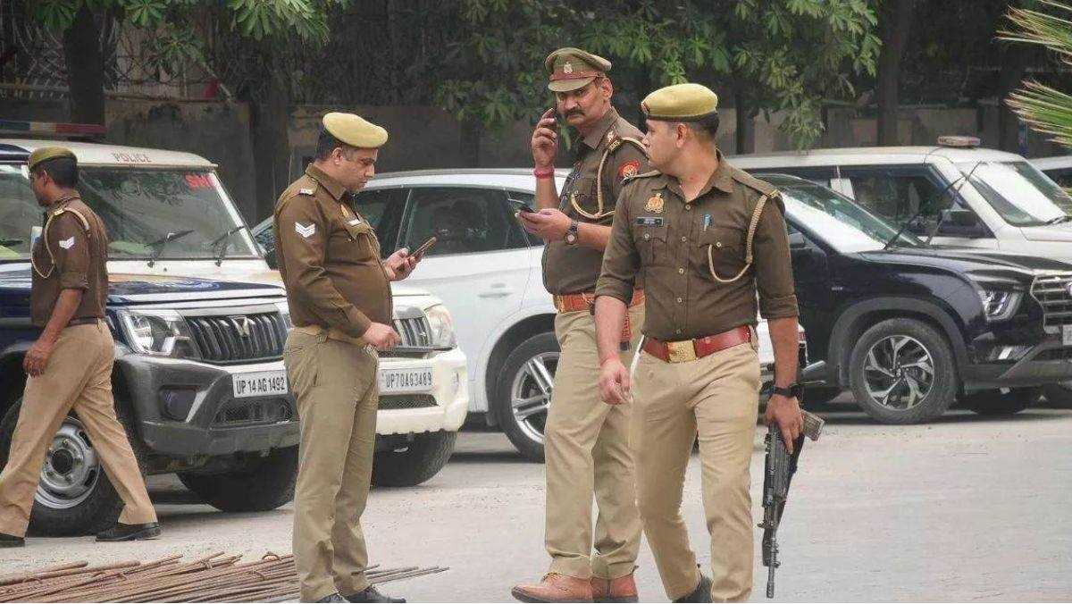 गाजियाबाद: महंत नरसिंहानंद के विवादित बयान के बाद महापंचायत का आयोजन, पुलिस ने नहीं दी अनुमति