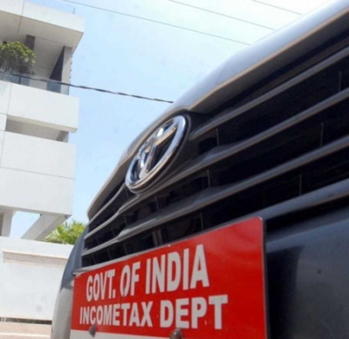 आयकर विभाग ने लखनऊ, कानपुर में 22 ठिकानों पर की छापेमारी