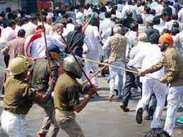 किसानों पर लाठीचार्ज, गुस्साई कांग्रेस