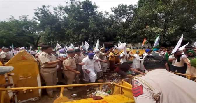 जंतर-मंतर पर किसान महापंचायत जारी, संयोजक डल्लेवाल बोले-राष्ट्रपति को देंगे ज्ञापन