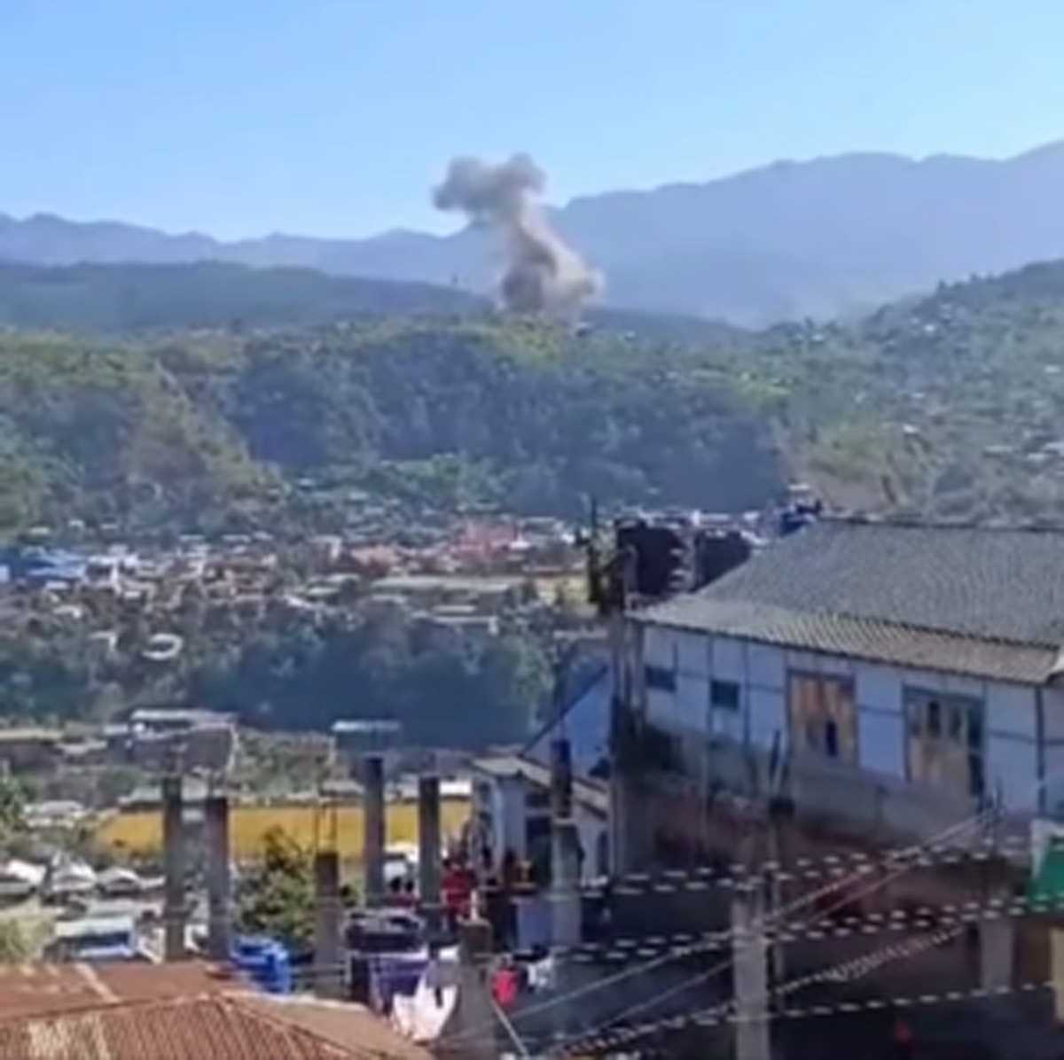 लगातार गोलीबारी के बाद, म्यांमार सेना के 29 और सैनिक मिजोरम की ओर भाग गए लगातार गोलीबारी के बाद, म्यांमार सेना के 29 और सैनिक मिजोरम की ओर भाग गए