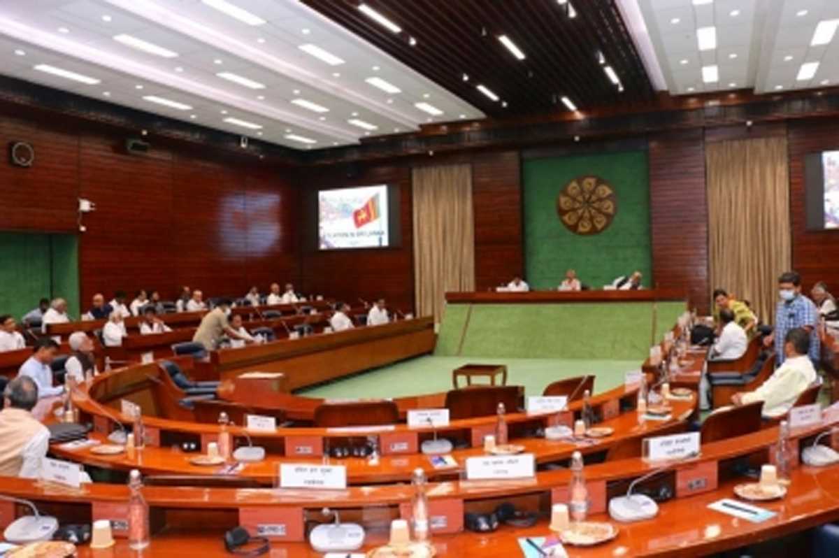 श्रीलंका पर सर्वदलीय बैठक में राज्यों की आर्थिक स्थिति पर चर्चा हंगामेदार