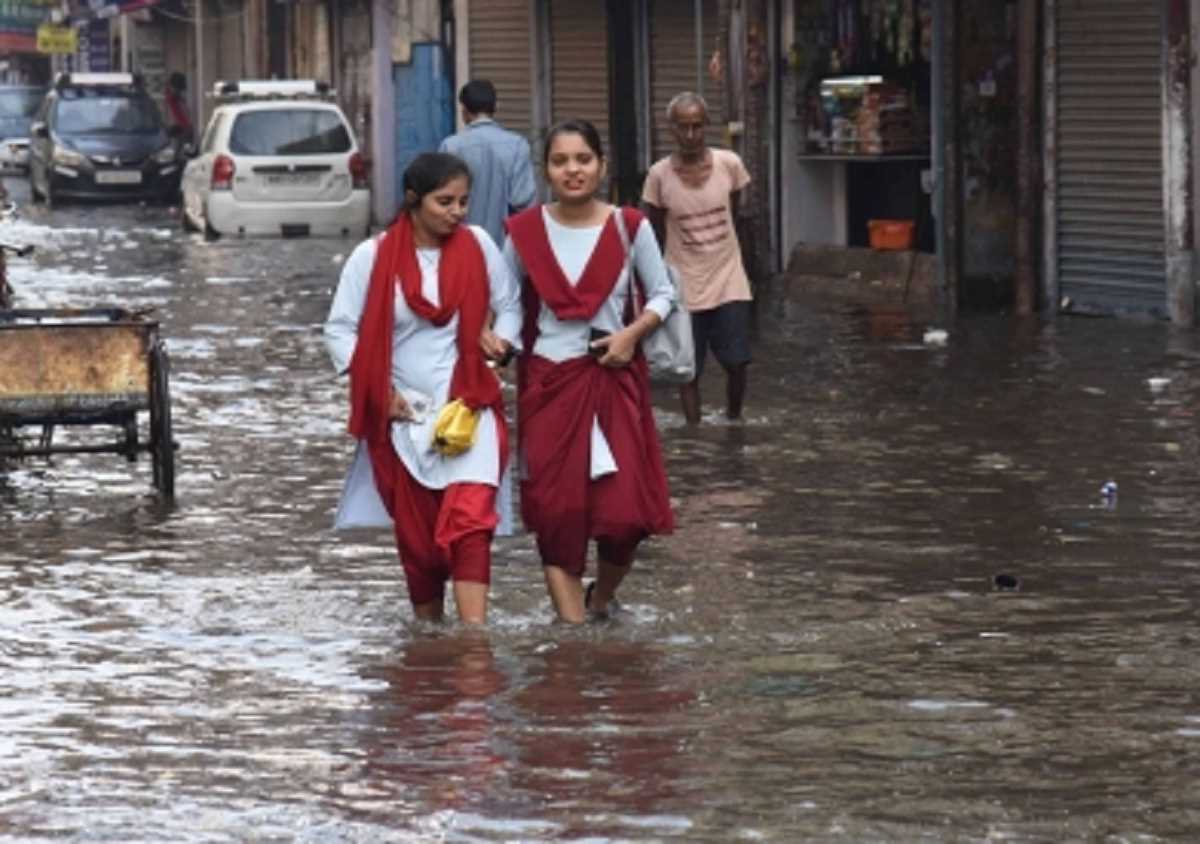 बिहार में बारिश से हालात बिगड़े, कई नदियों ने खतरे का निशान पार किया