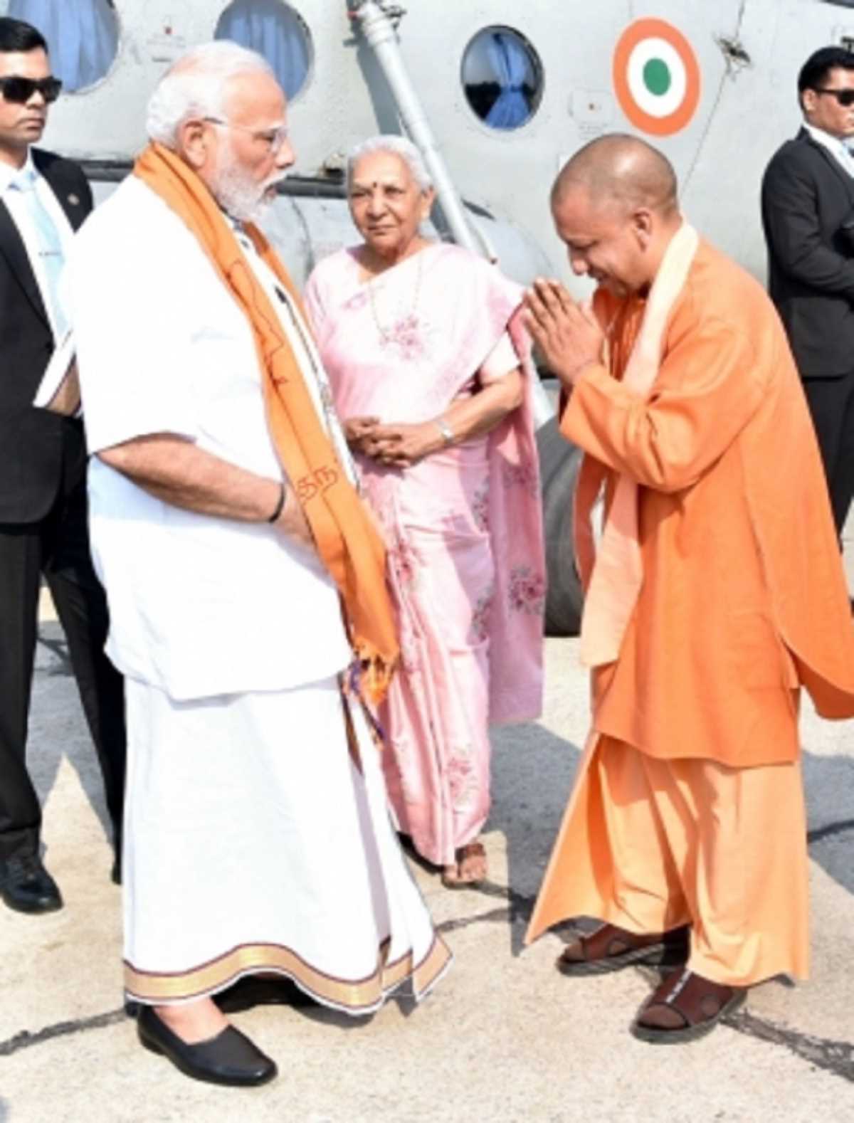 काशी-तमिल संगमम का उद्घाटन करने पहुंचे मोदी, राज्यपाल और मुख्यमंत्री ने की अगवानी