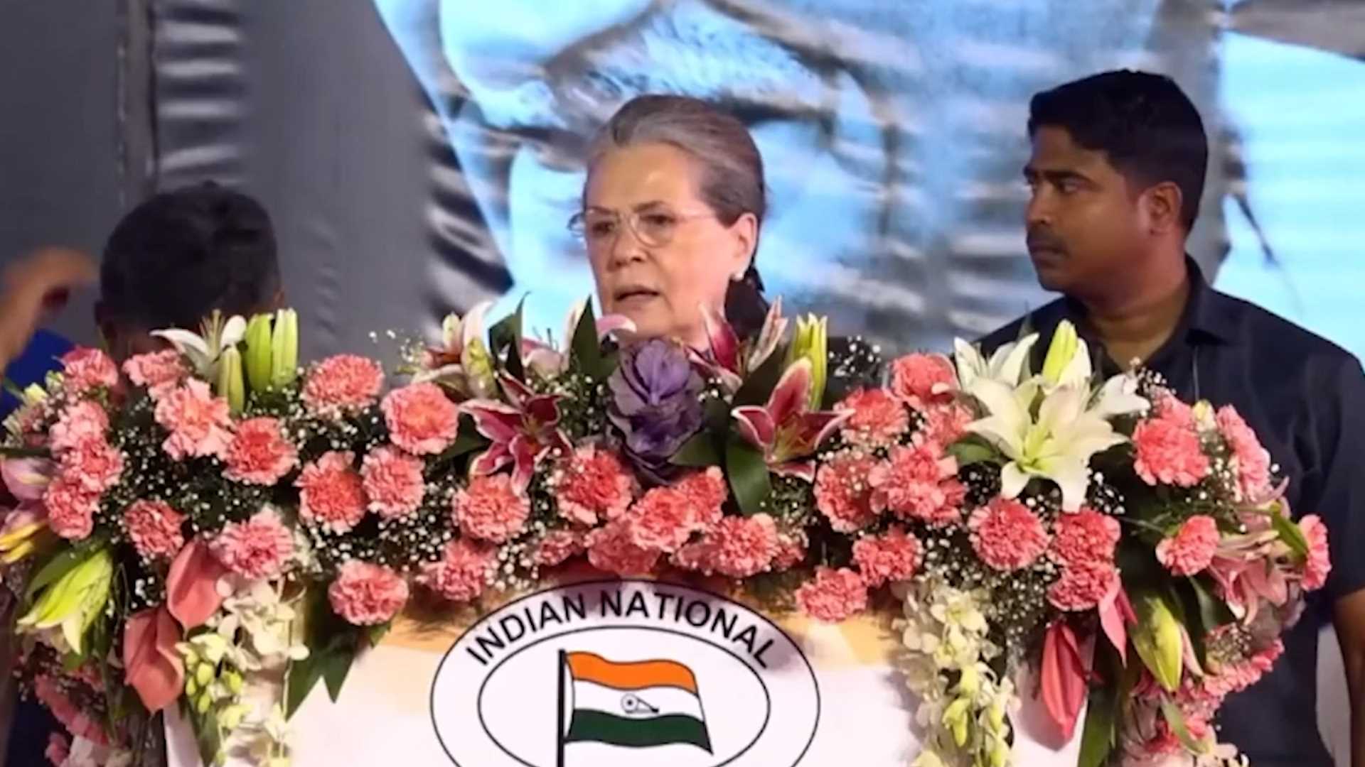 डर की आग भड़का रही है भाजपा : सोनिया गांधी