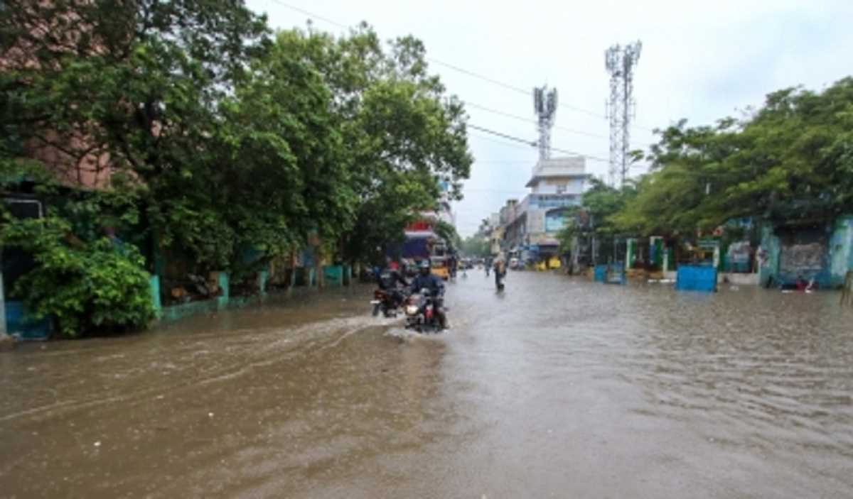 तमिलनाडु : भारी बारिश की चेतावनी के बीच चेन्नई, 5 अन्य जिलों में स्कूल बंद तमिलनाडु : भारी बारिश की चेतावनी के बीच चेन्नई, 5 अन्य जिलों में स्कूल बंद