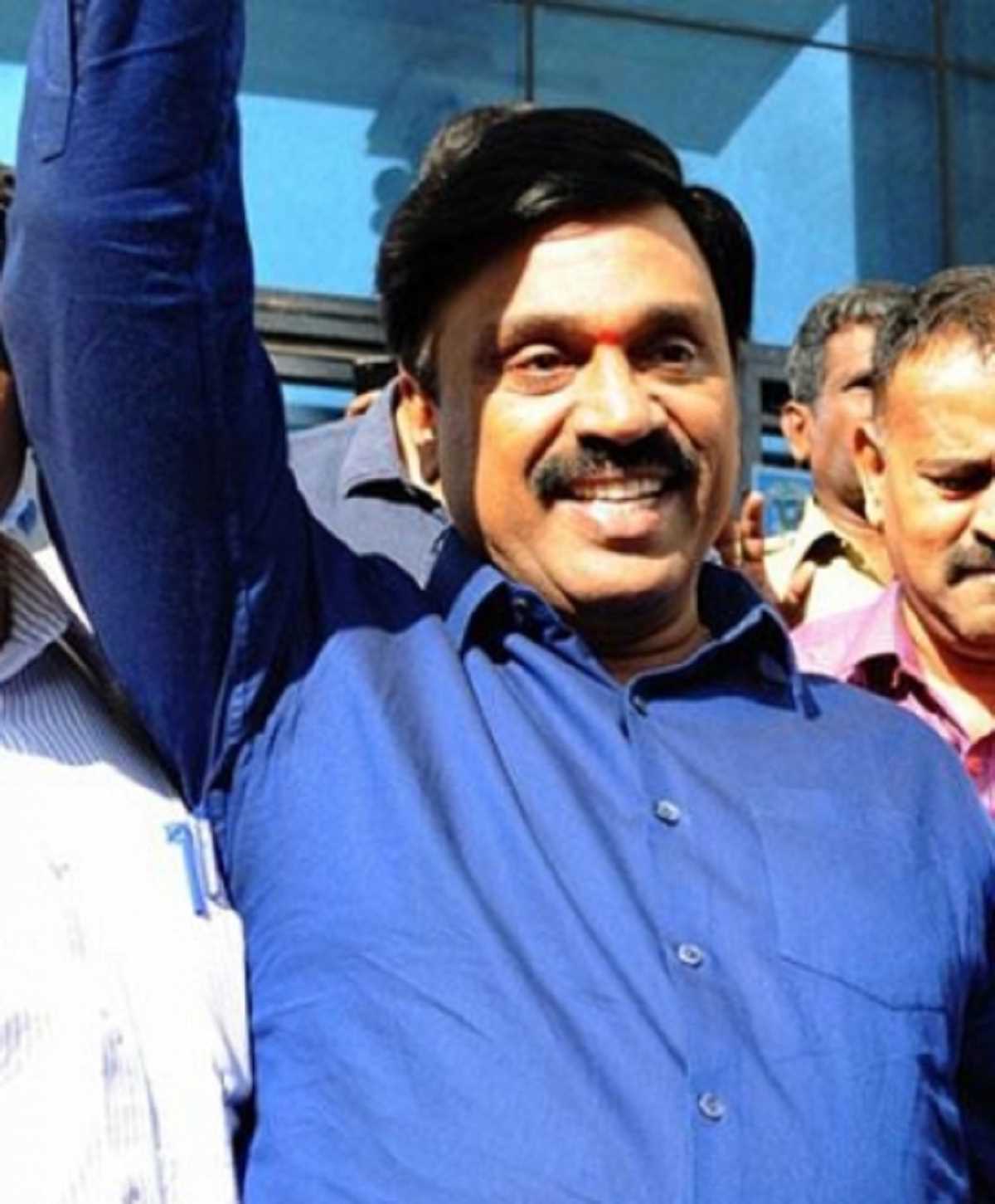 अपने भाई जनार्दन रेड्डी के खिलाफ चुनाव लड़ने को तैयार सोमशेखर रेड्डी अपने भाई जनार्दन रेड्डी के खिलाफ चुनाव लड़ने को तैयार सोमशेखर रेड्डी