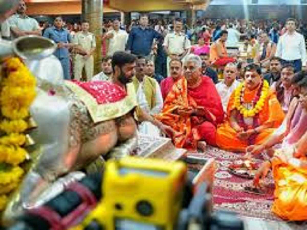 सीएम मोहन यादव ने केंद्रीय मंत्री के साथ बाबा महाकाल के दर्शन किये