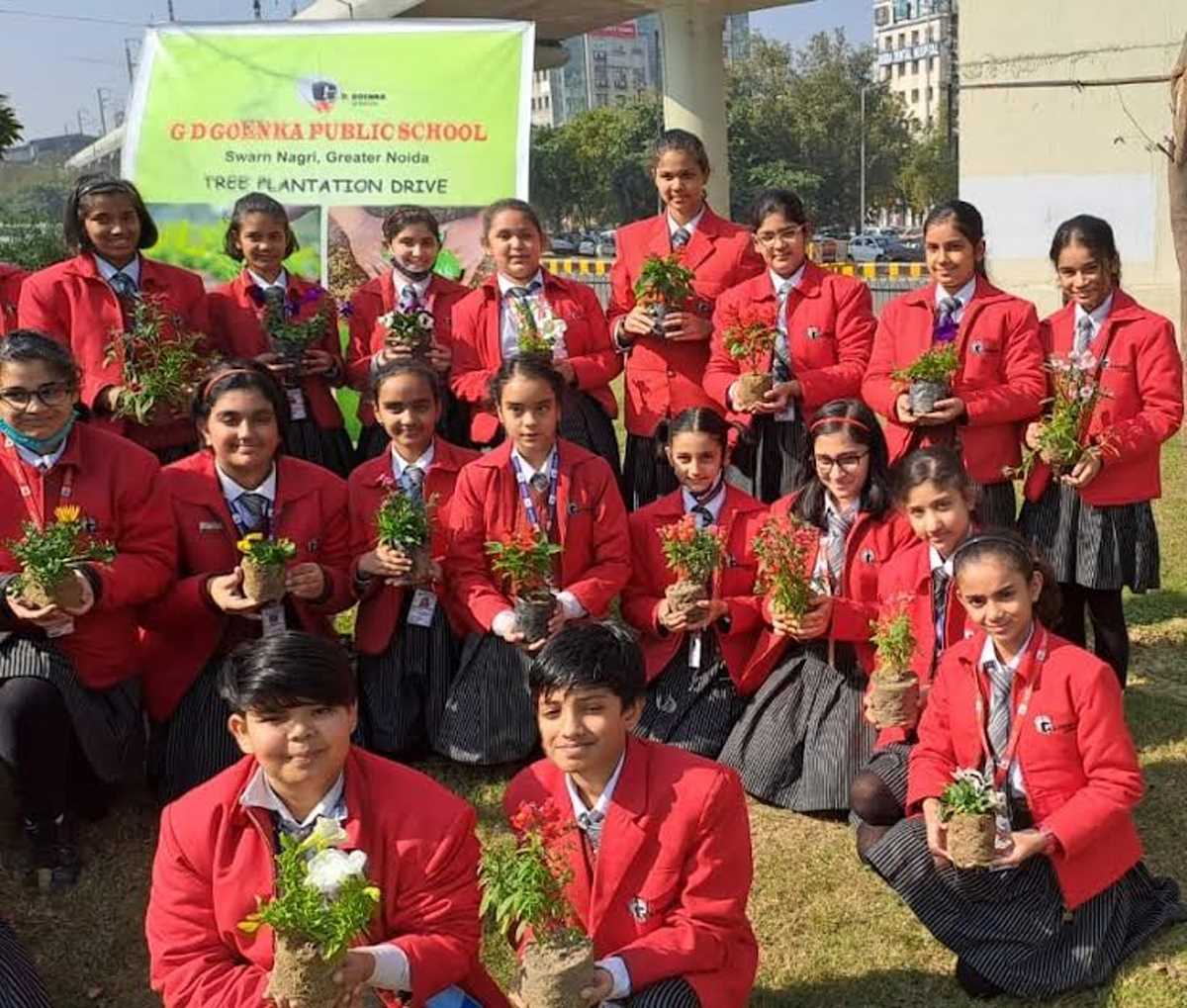 बच्चों ने पौधारोपण कर लोगों को किया जागरुक