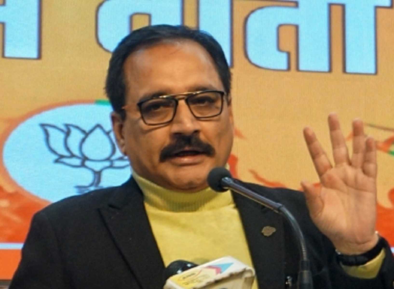 लोगों को गुमराह कर रही है AAP, संविधान में नहीं है भरोसा: वीरेंद्र सचदेवा