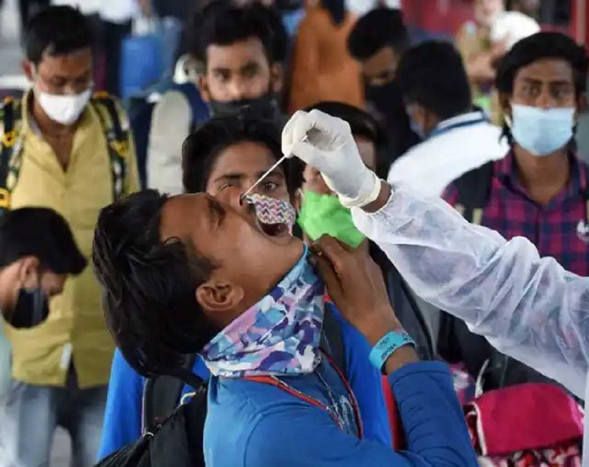 कोरोना अपडेट: 24 घंटों में 937 नए मामले आए सामने, महाराष्ट्र में मिले 230 संक्रमित