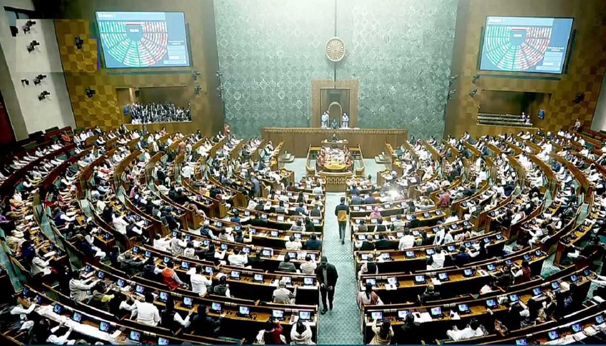 राज्यसभा में वक्फ बिल पर जेपीसी की रिपोर्ट पेश, विपक्ष ने लगाया पक्षपात का आरोप