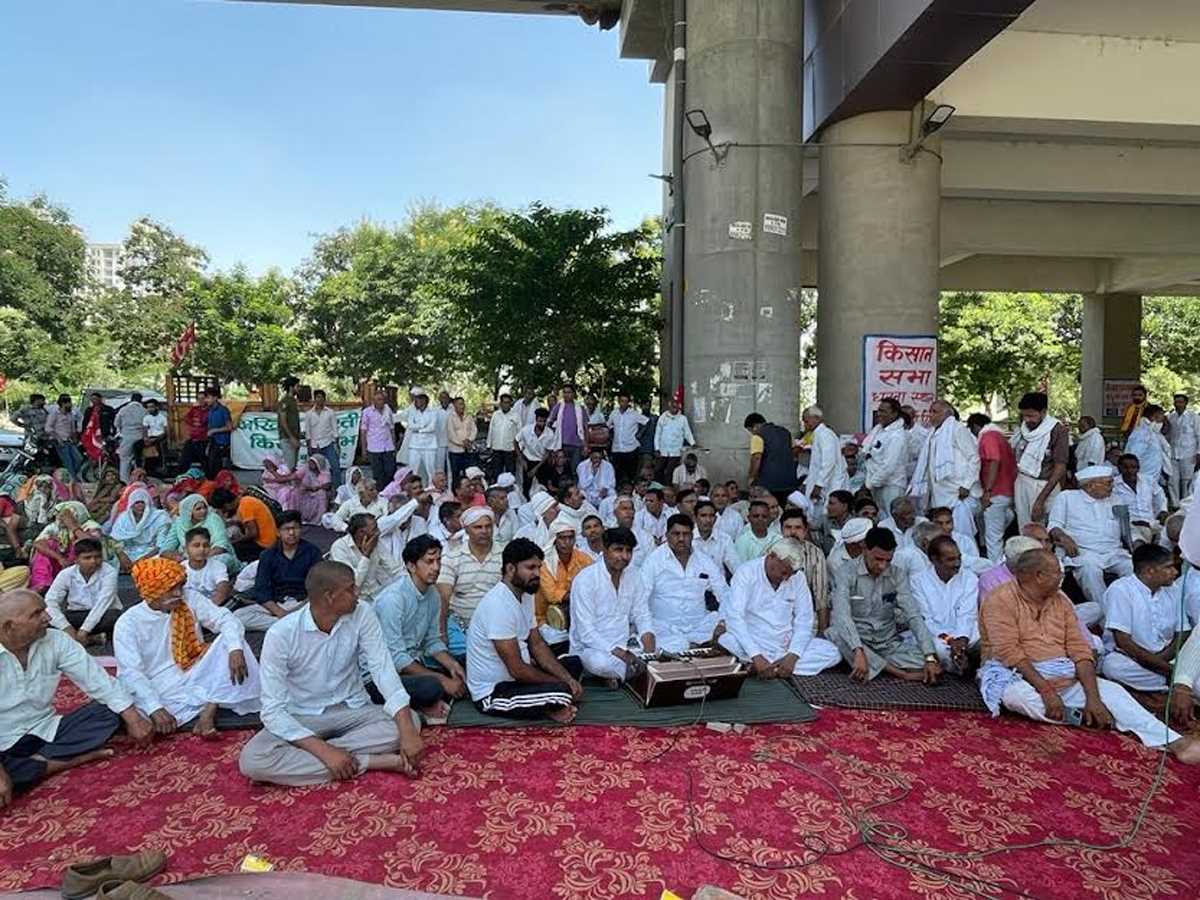 प्राधिकरण पर डेरा डालो, घेरा डालो को लेकर रणनीति बनाने में जुटे किसान