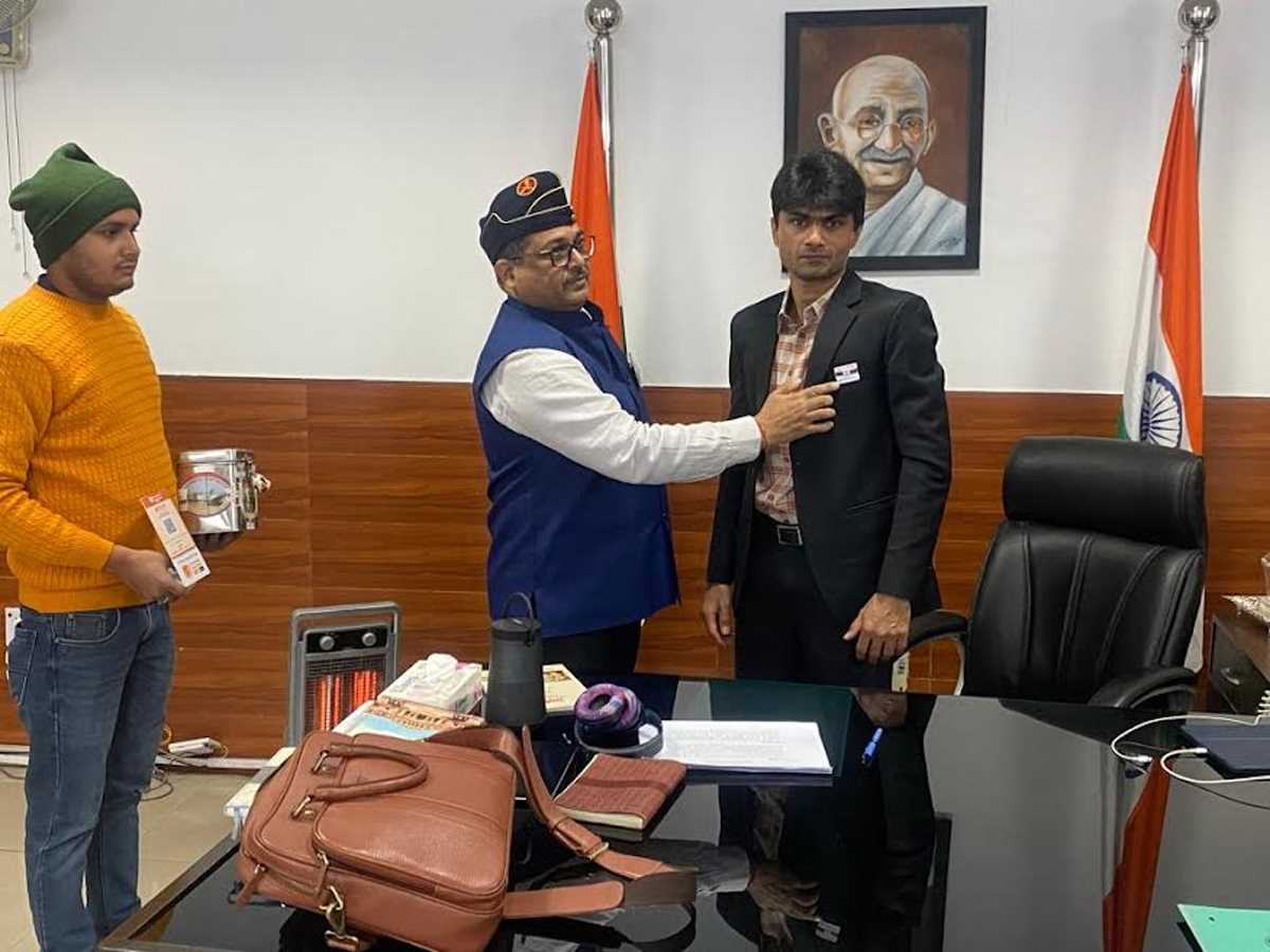 सशस्त्र सेना झंडा दिवस पर जिलाधिकारी ने आम नागरिकों व उद्योगपतियों से की दान करने की अपील