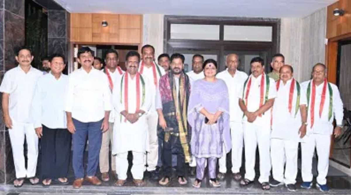तेलंगाना में बीआरएस को बड़ा झटका, कांग्रेस में शामिल हुए छह एमएलसी