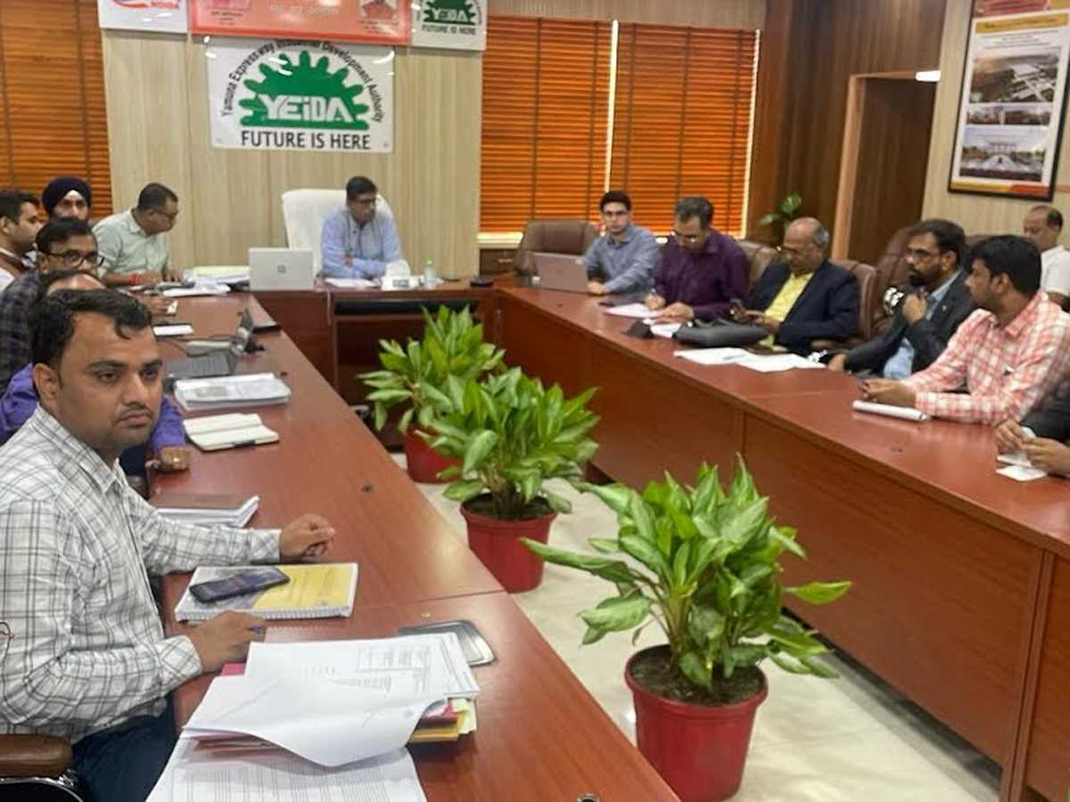 पाॅड टैक्सी की प्री बिड बैठक में 11 कंपनियां हुई शामिल