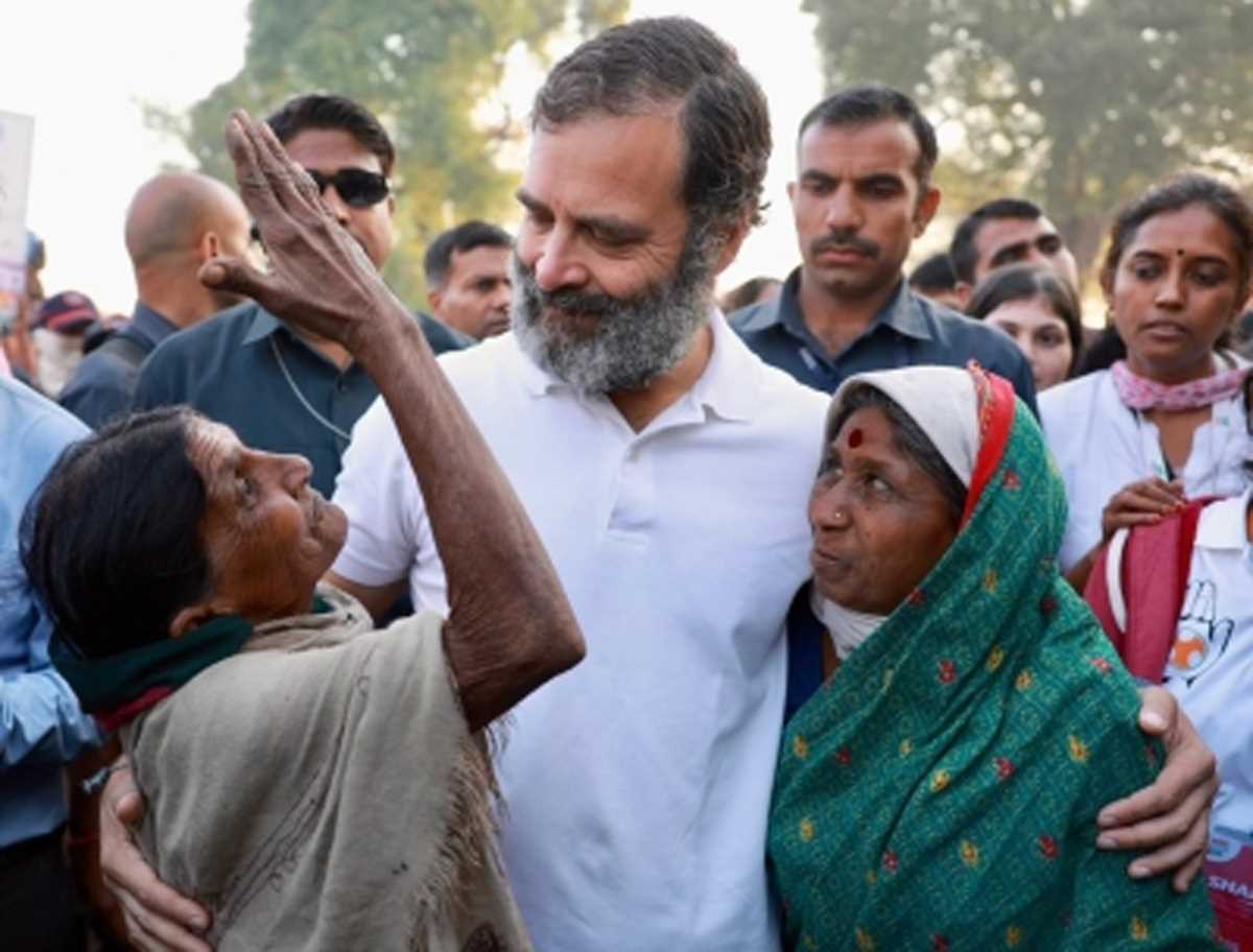 महाराष्ट्र : संविधान की एक लाख प्रतियां बांट रही कांग्रेस