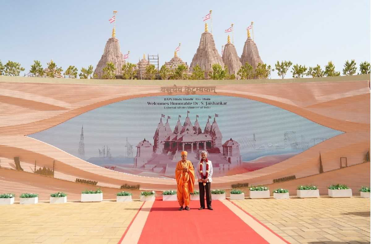 एस. जयशंकर ने आबू धाबी में बीएपीएस हिंदू मंदिर में किया पूजा-पाठ