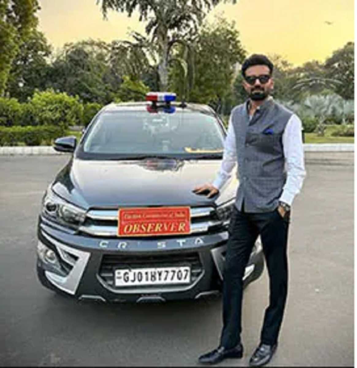 UP: बिना छुट्टी लिए गायब रहने पर आईएएस अभिषेक सिंह निलंबित, कारण बताओ नोटिस का भी नहीं दिया था जवाब