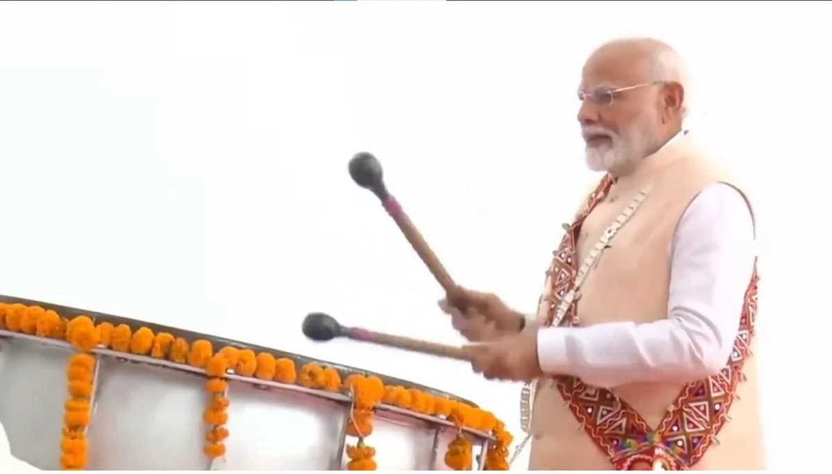 पीएम मोदी ने किए पोहरादेवी मंदिर में दर्शन, बंजारा विरासत संग्रहालय का उद्घाटन किया पीएम मोदी ने किए पोहरादेवी मंदिर में दर्शन, बंजारा विरासत संग्रहालय का उद्घाटन किया