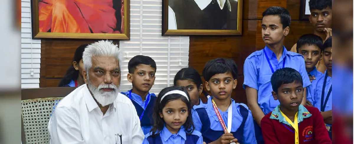 महाराष्ट्र में बच्चों काे पहली कक्षा से ही सैन्य प्रशिक्षण देने की तैयारी